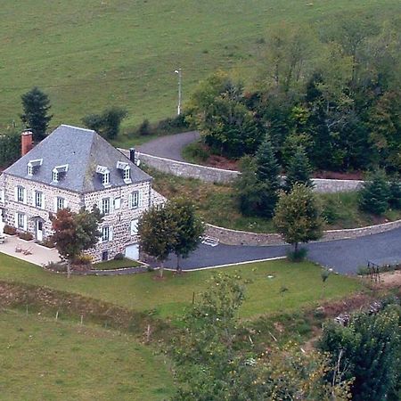 Maison d'Hôtes La Nichée Rochefort-Montagne Esterno foto