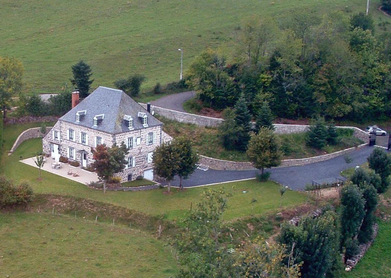 Maison d'Hôtes La Nichée Rochefort-Montagne Esterno foto
