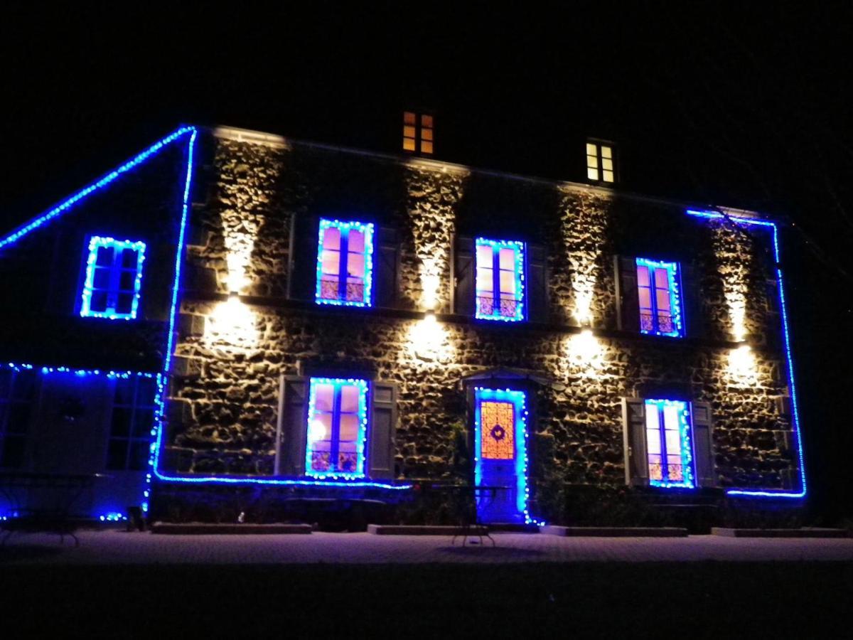Maison d'Hôtes La Nichée Rochefort-Montagne Esterno foto