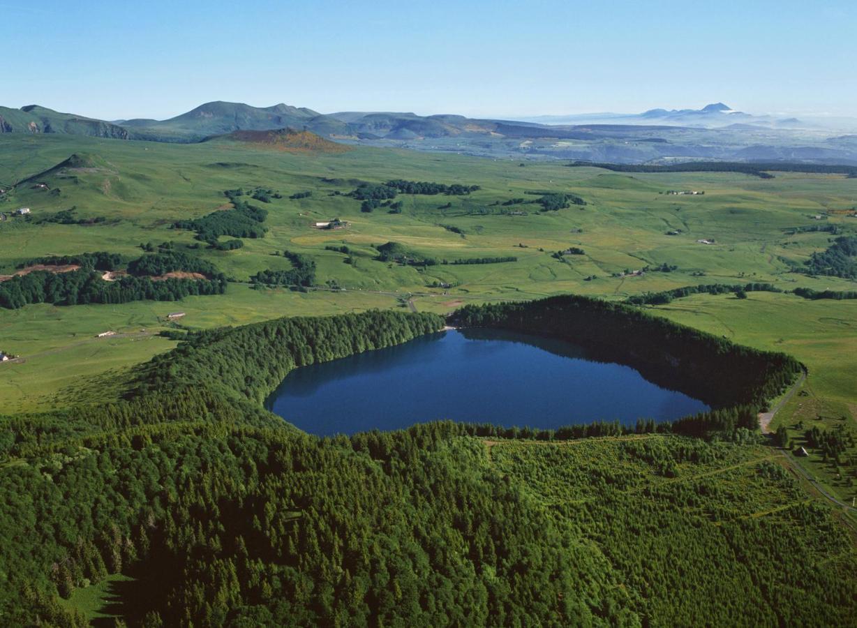 Maison d'Hôtes La Nichée Rochefort-Montagne Esterno foto