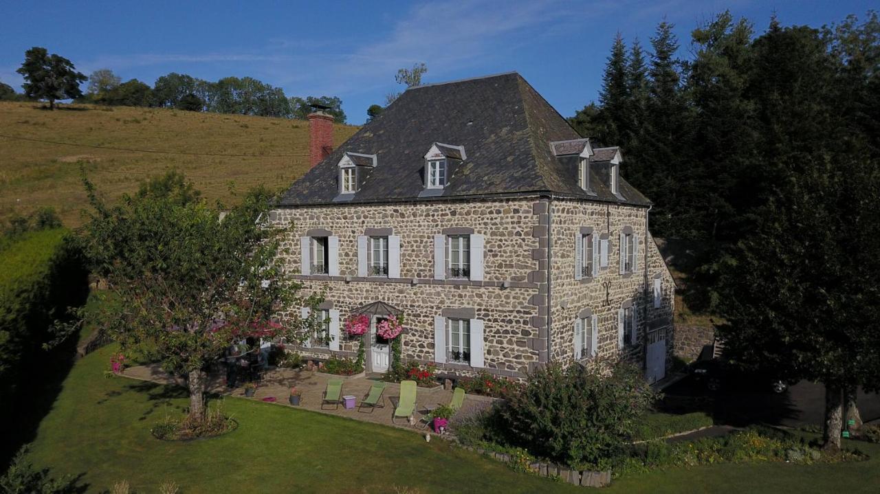 Maison d'Hôtes La Nichée Rochefort-Montagne Esterno foto