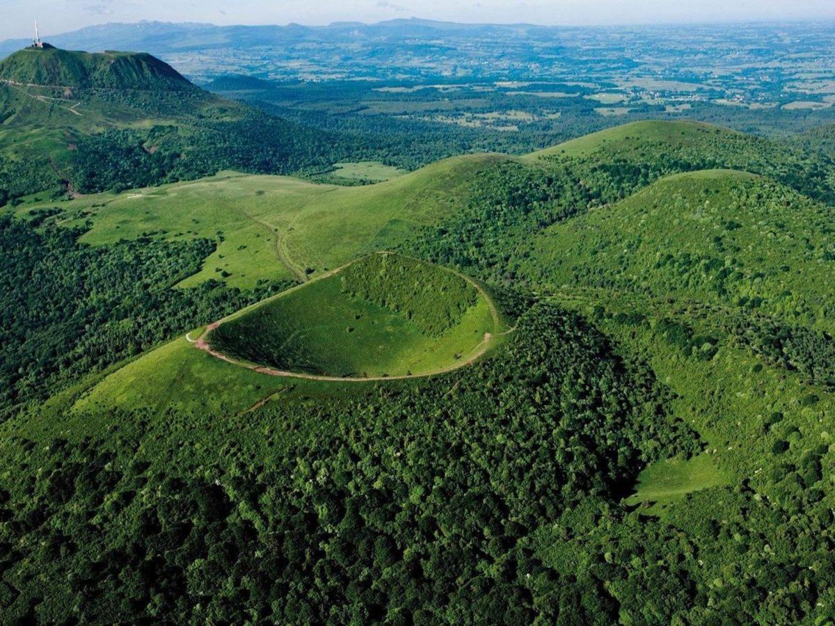 Maison d'Hôtes La Nichée Rochefort-Montagne Esterno foto