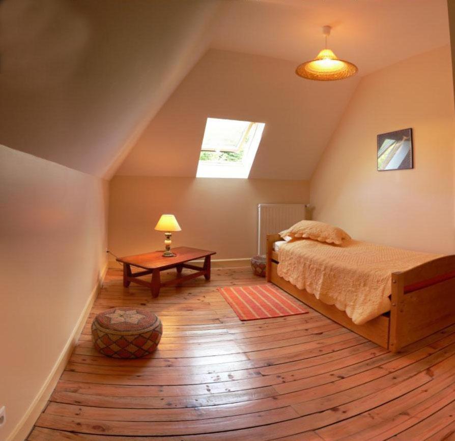 Maison d'Hôtes La Nichée Rochefort-Montagne Esterno foto